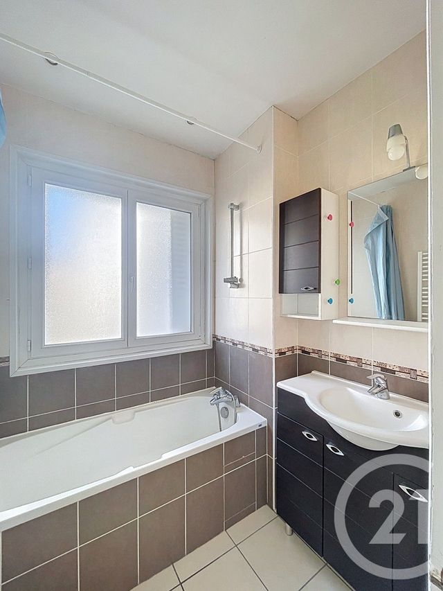 Appartement F5 à vendre - 5 pièces - 81.94 m2 - CLERMONT FERRAND - 63 - AUVERGNE - Century 21 Stéphane Roume Immobilier