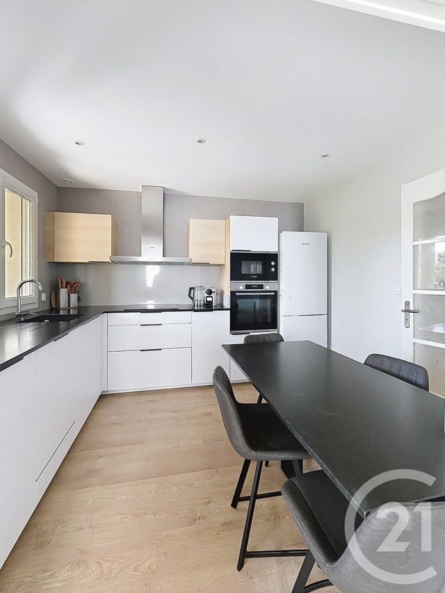 Appartement F3 à louer - 3 pièces - 54.32 m2 - CLERMONT FERRAND - 63 - AUVERGNE - Century 21 Stéphane Roume Immobilier