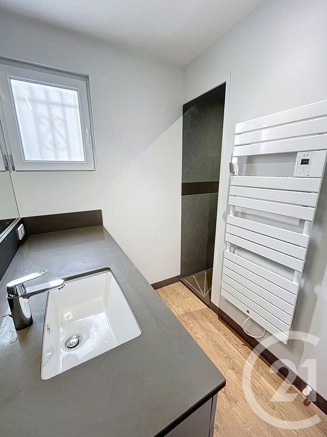 Appartement F3 à louer - 3 pièces - 54.32 m2 - CLERMONT FERRAND - 63 - AUVERGNE - Century 21 Stéphane Roume Immobilier