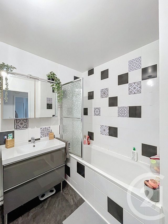 Appartement F3 à vendre - 3 pièces - 66.9 m2 - CLERMONT FERRAND - 63 - AUVERGNE - Century 21 Stéphane Roume Immobilier