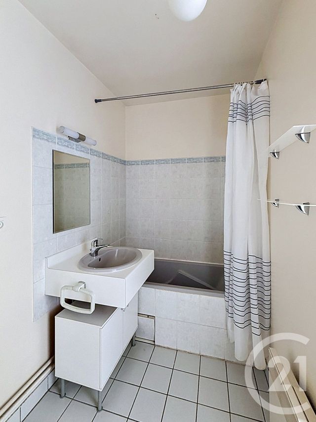 Appartement F1 à vendre - 1 pièce - 32.19 m2 - CLERMONT FERRAND - 63 - AUVERGNE - Century 21 Stéphane Roume Immobilier