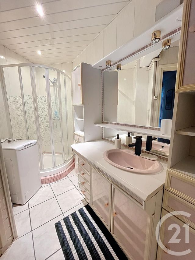 Appartement F3 à louer - 3 pièces - 65.77 m2 - CLERMONT FERRAND - 63 - AUVERGNE - Century 21 Stéphane Roume Immobilier