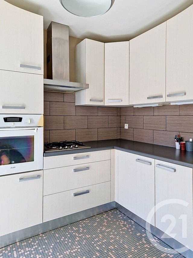 Appartement T4 à vendre - 4 pièces - 82.27 m2 - CHAMALIERES - 63 - AUVERGNE - Century 21 Stéphane Roume Immobilier
