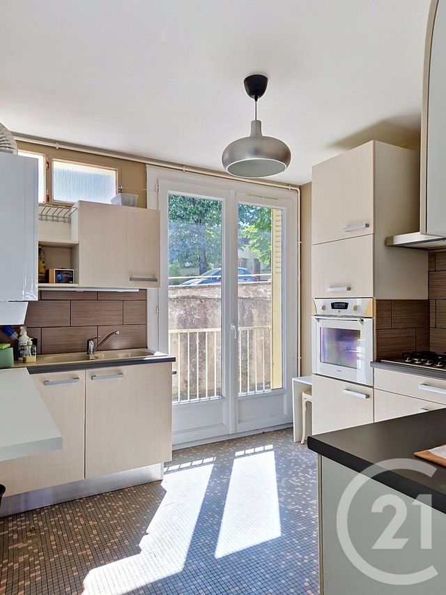 Appartement T4 à vendre - 4 pièces - 82.27 m2 - CHAMALIERES - 63 - AUVERGNE - Century 21 Stéphane Roume Immobilier