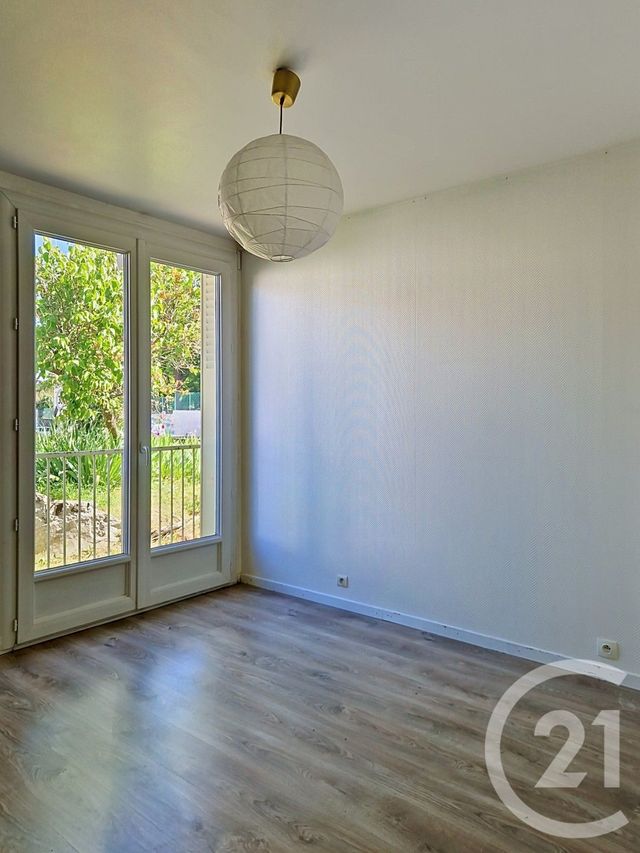 Appartement T4 à vendre - 4 pièces - 82.27 m2 - CHAMALIERES - 63 - AUVERGNE - Century 21 Stéphane Roume Immobilier