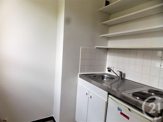 Appartement F1 à vendre - 1 pièce - 27.63 m2 - CLERMONT FERRAND - 63 - AUVERGNE - Century 21 Stéphane Roume Immobilier