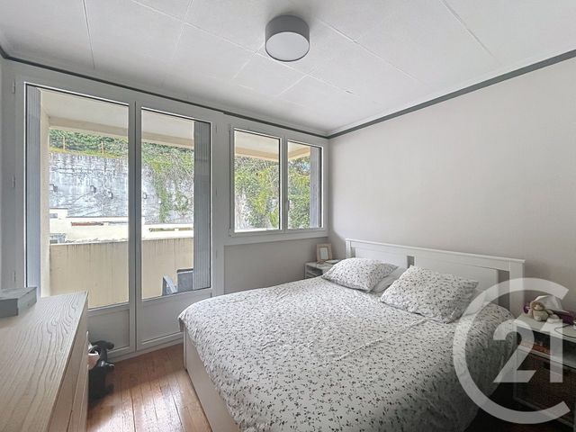 Appartement F3 à louer - 3 pièces - 55.0 m2 - CHAMALIERES - 63 - AUVERGNE - Century 21 Stéphane Roume Immobilier