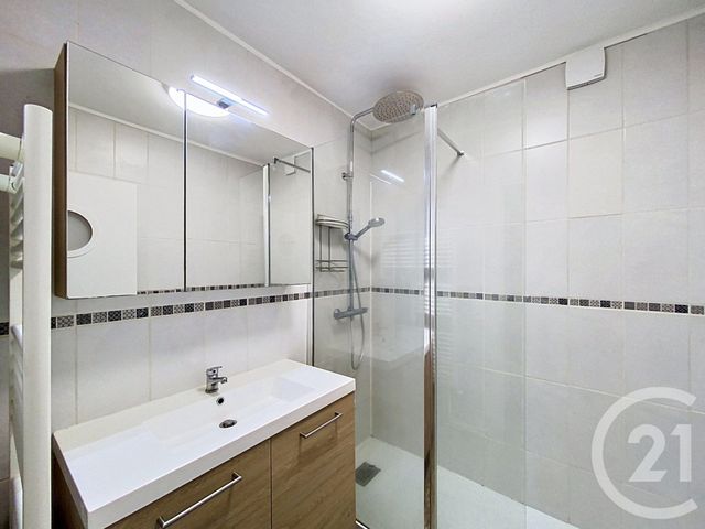 Appartement F3 à louer - 3 pièces - 55.0 m2 - CHAMALIERES - 63 - AUVERGNE - Century 21 Stéphane Roume Immobilier