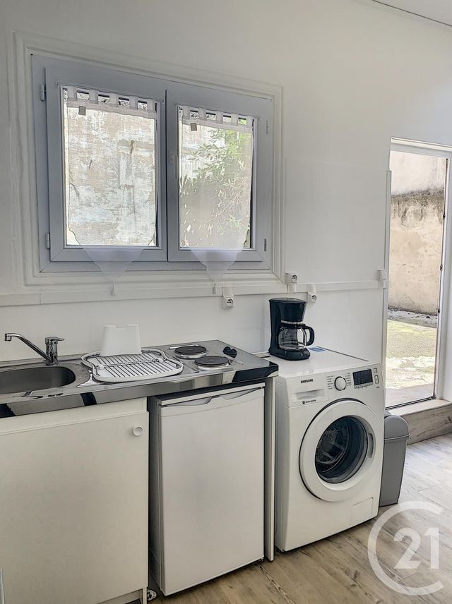 Appartement F1 à louer - 1 pièce - 30.6 m2 - CLERMONT FERRAND - 63 - AUVERGNE - Century 21 Stéphane Roume Immobilier