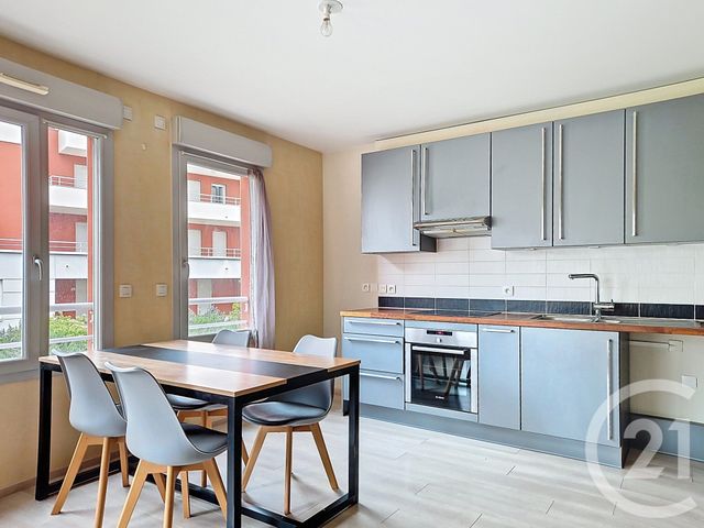 Appartement T2 à vendre - 2 pièces - 50.41 m2 - CLERMONT FERRAND - 63 - AUVERGNE - Century 21 Stéphane Roume Immobilier