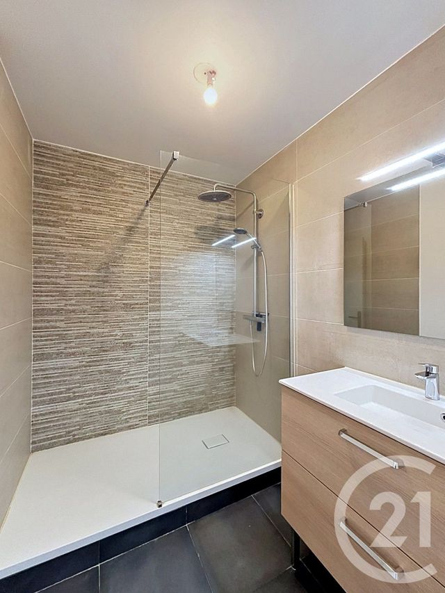 Appartement F3 à vendre - 3 pièces - 61.85 m2 - CHAMALIERES - 63 - AUVERGNE - Century 21 Stéphane Roume Immobilier