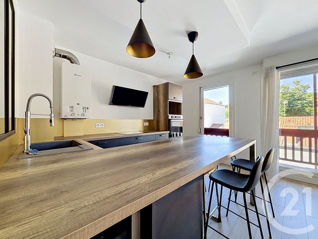 Appartement F3 à vendre - 3 pièces - 61.85 m2 - CHAMALIERES - 63 - AUVERGNE - Century 21 Stéphane Roume Immobilier