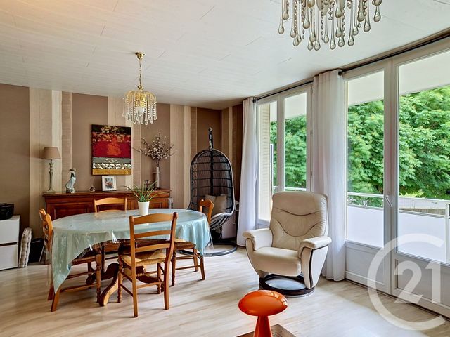 Appartement T4 à vendre - 4 pièces - 74.51 m2 - CLERMONT FERRAND - 63 - AUVERGNE - Century 21 Stéphane Roume Immobilier