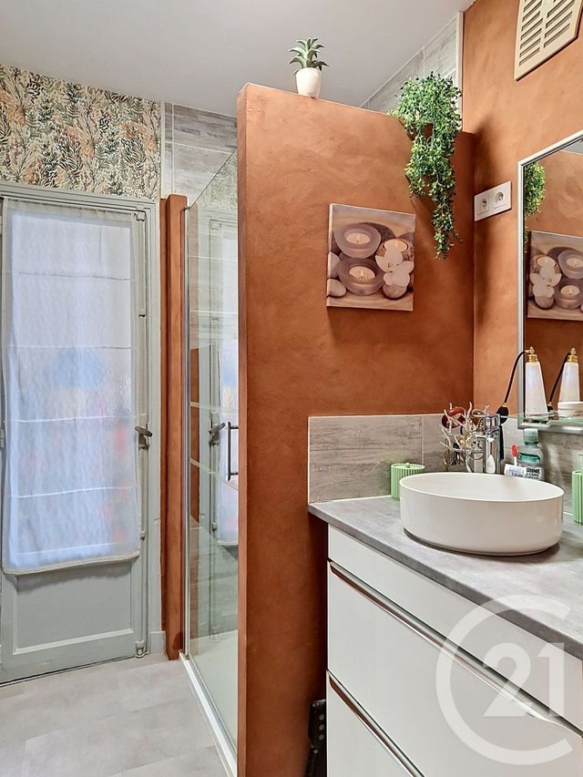 Appartement T4 à vendre - 4 pièces - 74.51 m2 - CLERMONT FERRAND - 63 - AUVERGNE - Century 21 Stéphane Roume Immobilier