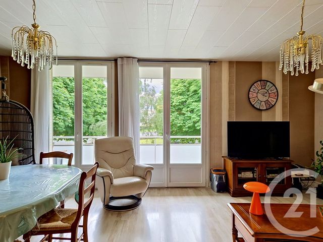 Appartement T4 à vendre - 4 pièces - 74.51 m2 - CLERMONT FERRAND - 63 - AUVERGNE - Century 21 Stéphane Roume Immobilier