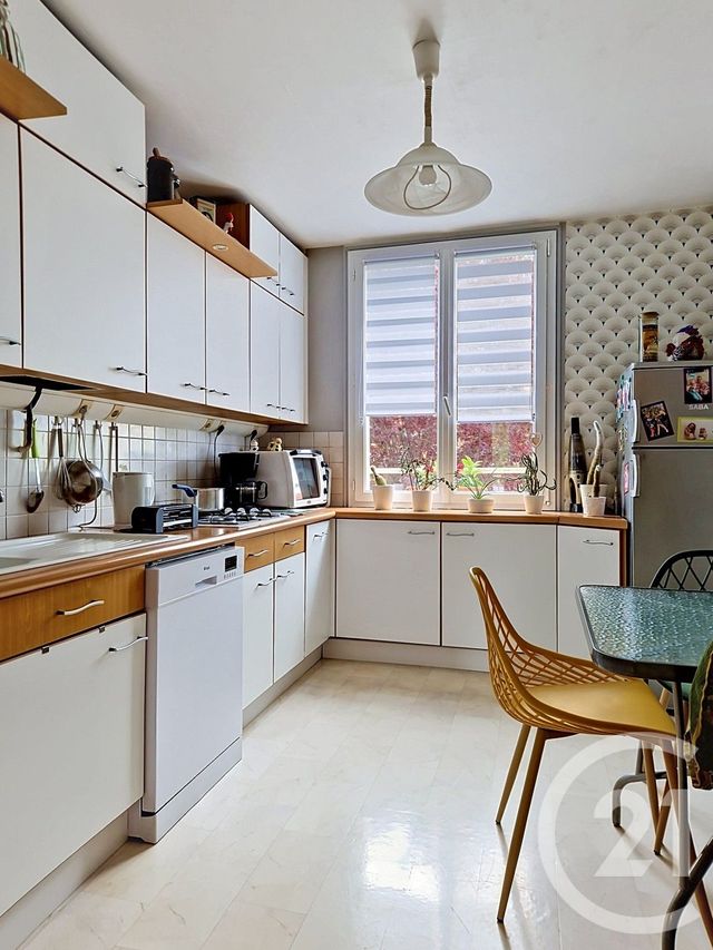 Appartement T4 à vendre - 4 pièces - 74.51 m2 - CLERMONT FERRAND - 63 - AUVERGNE - Century 21 Stéphane Roume Immobilier
