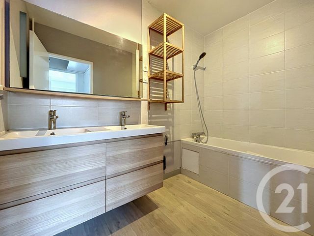 Appartement F3 bis à louer - 3 pièces - 80.51 m2 - CLERMONT FERRAND - 63 - AUVERGNE - Century 21 Stéphane Roume Immobilier