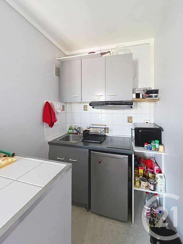 Appartement F1 à louer - 1 pièce - 21.9 m2 - CHAMALIERES - 63 - AUVERGNE - Century 21 Stéphane Roume Immobilier