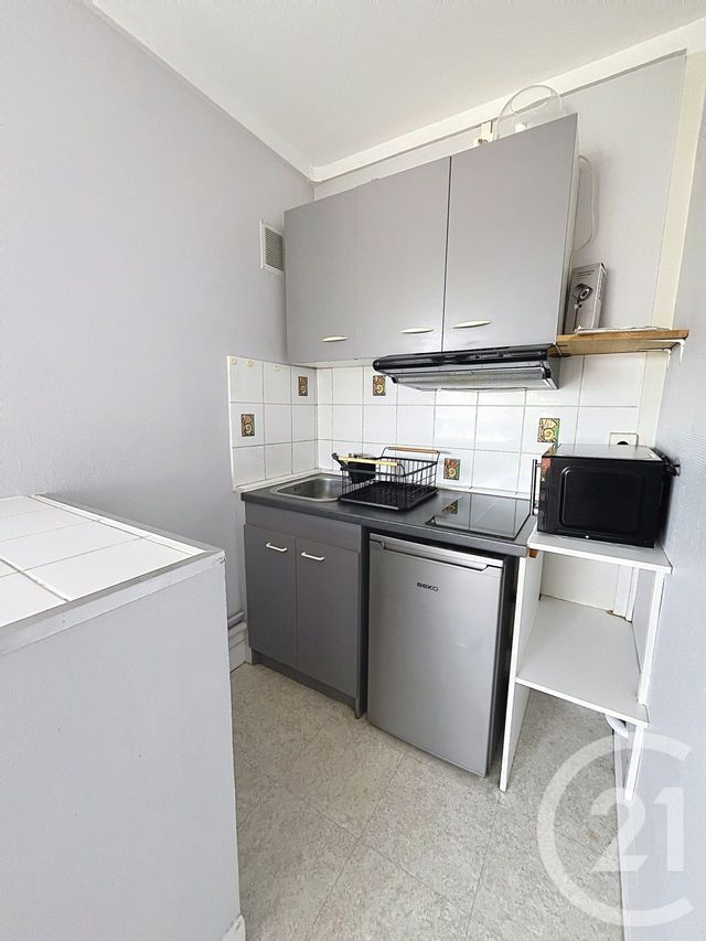 Appartement F1 à louer - 1 pièce - 21.9 m2 - CHAMALIERES - 63 - AUVERGNE - Century 21 Stéphane Roume Immobilier