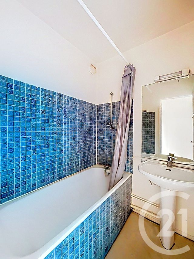 Appartement F2 à vendre - 2 pièces - 46.48 m2 - CLERMONT FERRAND - 63 - AUVERGNE - Century 21 Stéphane Roume Immobilier