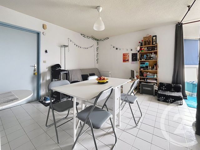 Appartement F1 à louer - 1 pièce - 29.87 m2 - CLERMONT FERRAND - 63 - AUVERGNE - Century 21 Stéphane Roume Immobilier