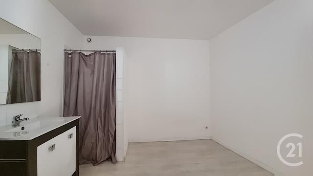 Appartement F2 à louer - 2 pièces - 28.85 m2 - CLERMONT FERRAND - 63 - AUVERGNE - Century 21 Stéphane Roume Immobilier
