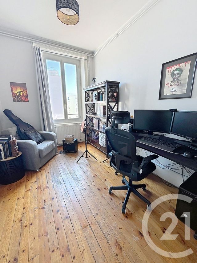 Appartement F2 bis à louer - 2 pièces - 58.8 m2 - CLERMONT FERRAND - 63 - AUVERGNE - Century 21 Stéphane Roume Immobilier