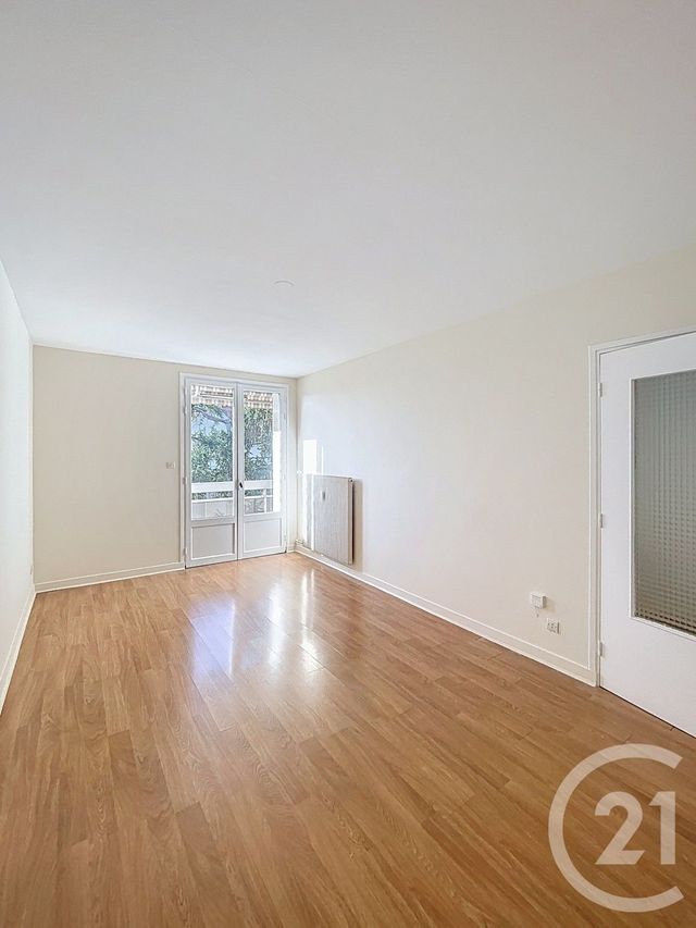 Appartement F3 à vendre - 3 pièces - 56.14 m2 - CLERMONT FERRAND - 63 - AUVERGNE - Century 21 Stéphane Roume Immobilier