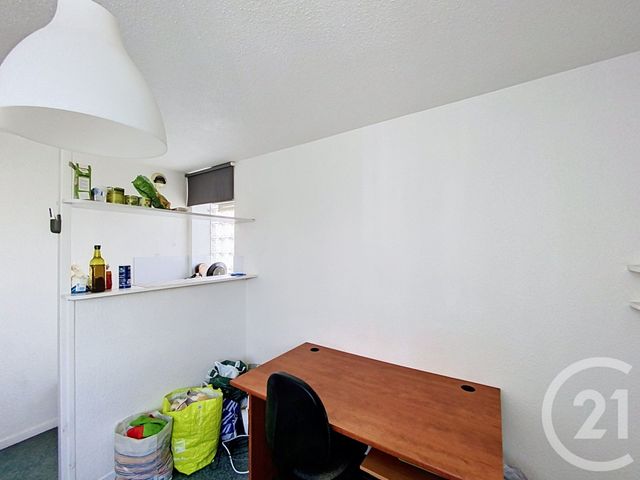 Appartement F1 à louer - 1 pièce - 19.0 m2 - CLERMONT FERRAND - 63 - AUVERGNE - Century 21 Stéphane Roume Immobilier