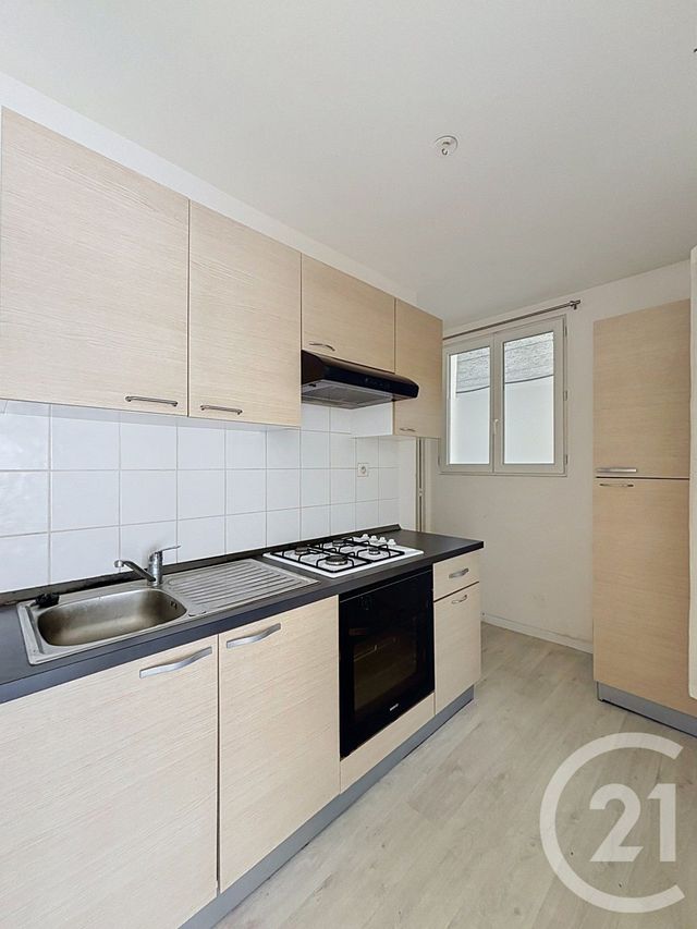 Appartement F2 à vendre - 2 pièces - 29.85 m2 - CLERMONT FERRAND - 63 - AUVERGNE - Century 21 Stéphane Roume Immobilier