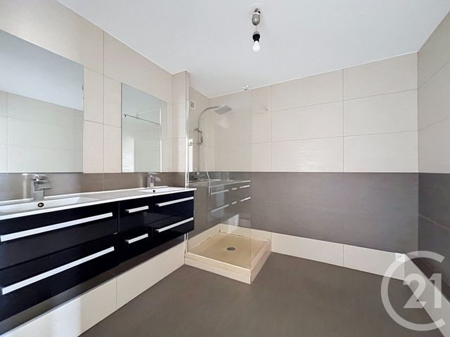Appartement F2 à vendre - 2 pièces - 70.96 m2 - CLERMONT FERRAND - 63 - AUVERGNE - Century 21 Stéphane Roume Immobilier