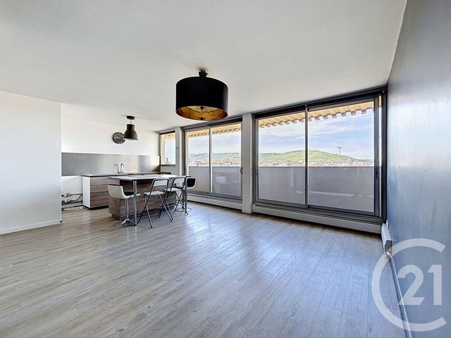 Appartement F2 à vendre - 2 pièces - 70.96 m2 - CLERMONT FERRAND - 63 - AUVERGNE - Century 21 Stéphane Roume Immobilier