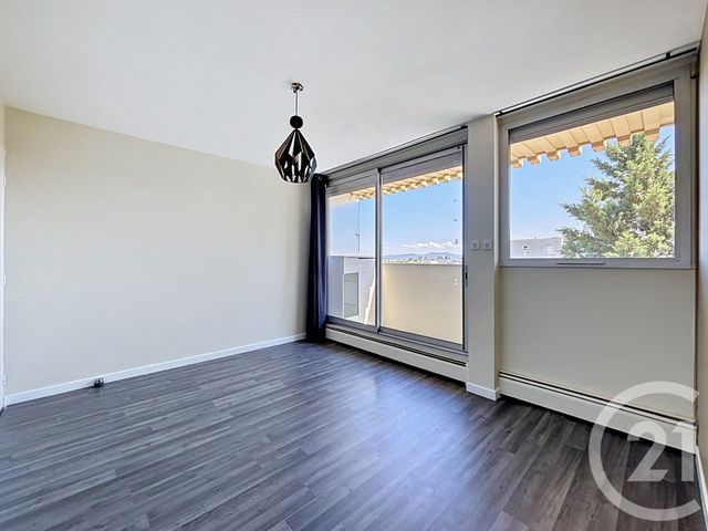 Appartement F2 à vendre - 2 pièces - 70.96 m2 - CLERMONT FERRAND - 63 - AUVERGNE - Century 21 Stéphane Roume Immobilier