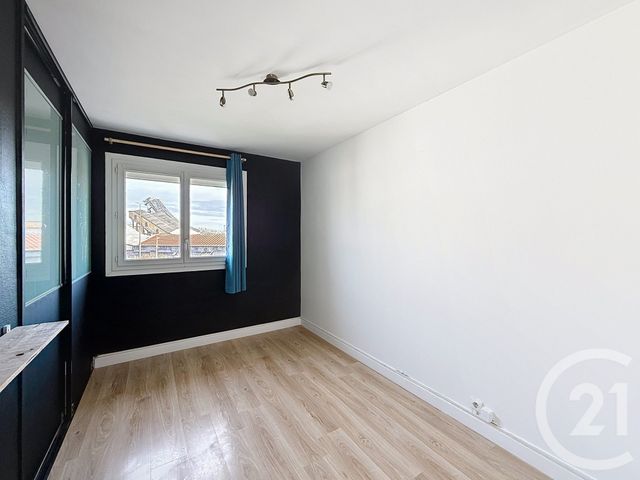 Appartement F3 à vendre - 3 pièces - 55.14 m2 - CLERMONT FERRAND - 63 - AUVERGNE - Century 21 Stéphane Roume Immobilier