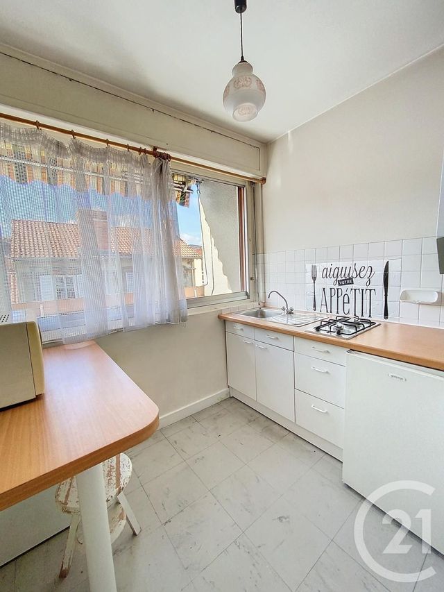 Appartement F1 à vendre - 1 pièce - 27.52 m2 - CLERMONT FERRAND - 63 - AUVERGNE - Century 21 Stéphane Roume Immobilier