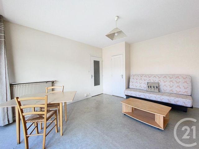 Appartement F1 à vendre - 1 pièce - 27.52 m2 - CLERMONT FERRAND - 63 - AUVERGNE - Century 21 Stéphane Roume Immobilier