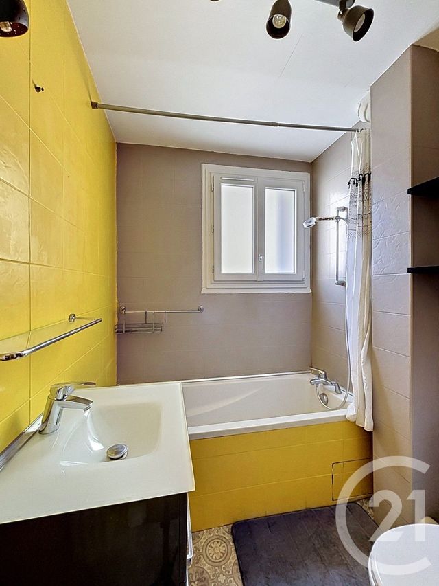 Appartement F4 à vendre - 4 pièces - 56.52 m2 - CLERMONT FERRAND - 63 - AUVERGNE - Century 21 Stéphane Roume Immobilier