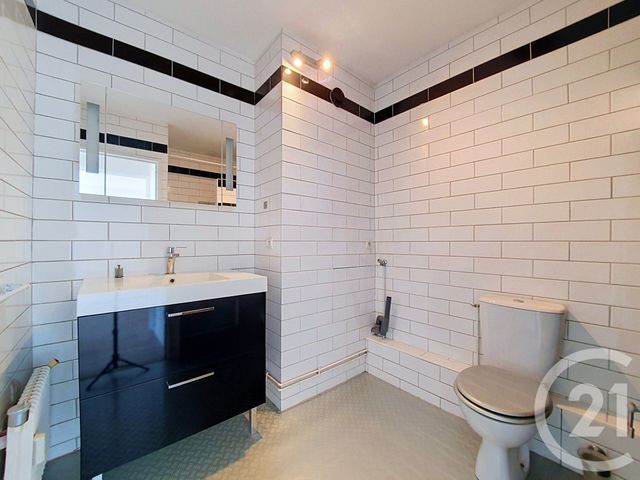 Appartement F2 à vendre - 2 pièces - 46.06 m2 - CLERMONT FERRAND - 63 - AUVERGNE - Century 21 Stéphane Roume Immobilier