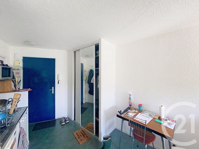 Appartement F1 à louer - 1 pièce - 19.7 m2 - CLERMONT FERRAND - 63 - AUVERGNE - Century 21 Stéphane Roume Immobilier