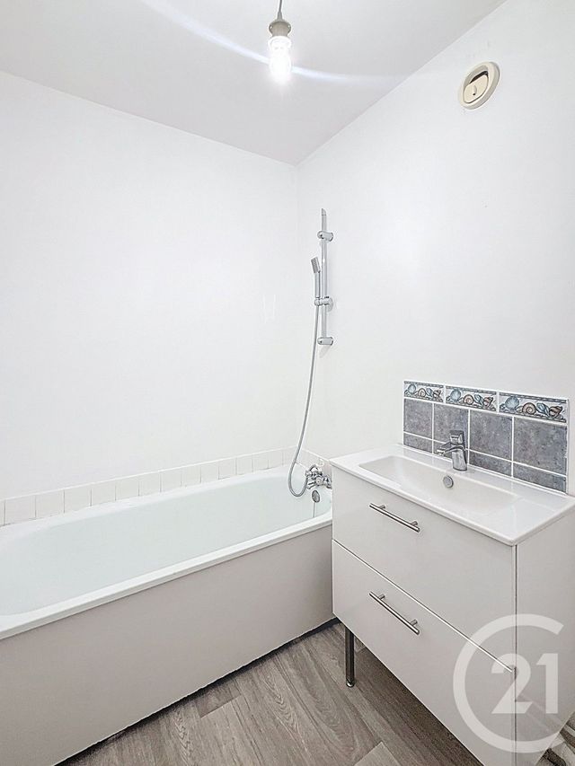 Appartement F4 à vendre - 4 pièces - 77.62 m2 - CLERMONT FERRAND - 63 - AUVERGNE - Century 21 Stéphane Roume Immobilier
