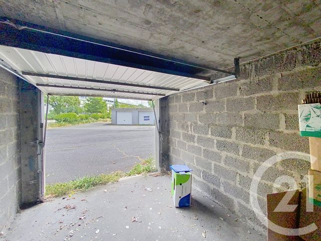 parking à louer - 14.0 m2 - CLERMONT FERRAND - 63 - AUVERGNE - Century 21 Stéphane Roume Immobilier