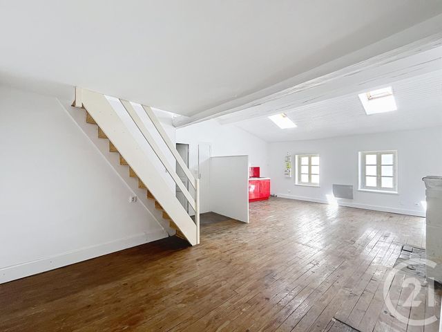 Appartement Duplex à louer - 2 pièces - 40.0 m2 - CLERMONT FERRAND - 63 - AUVERGNE - Century 21 Stéphane Roume Immobilier