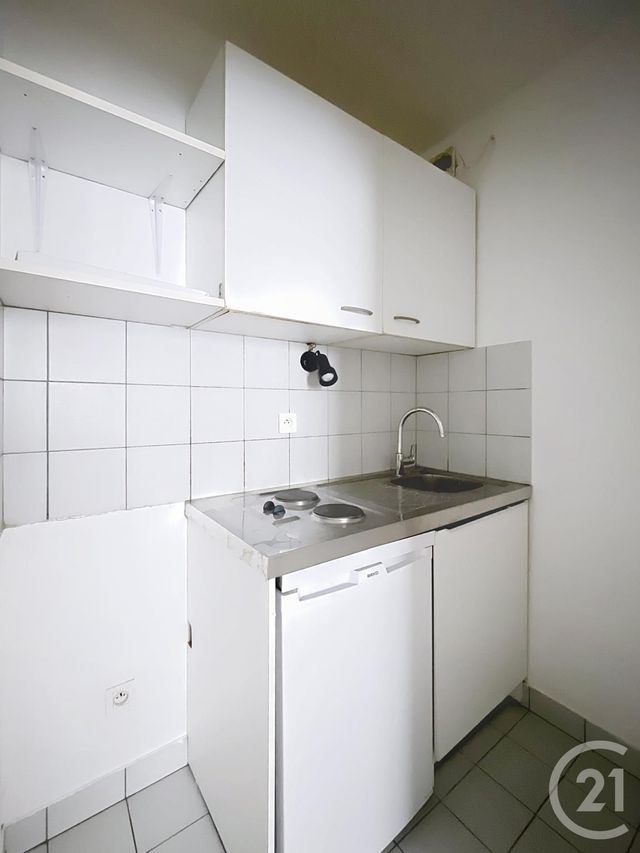 Appartement F1 à louer - 2 pièces - 27.79 m2 - CLERMONT FERRAND - 63 - AUVERGNE - Century 21 Stéphane Roume Immobilier