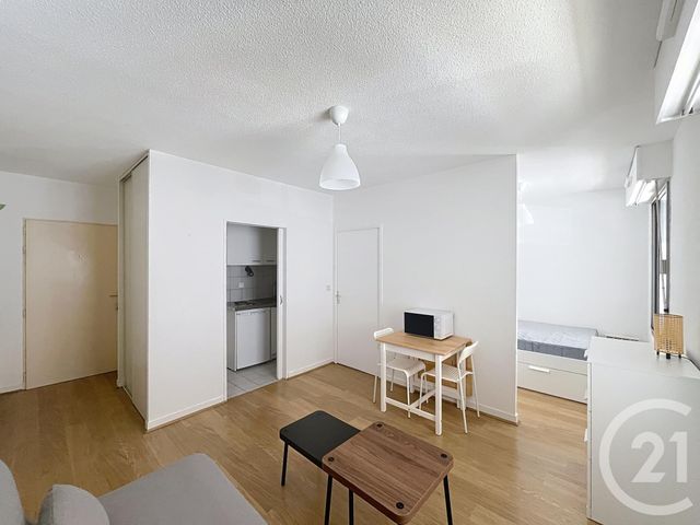 Appartement F1 à louer - 2 pièces - 27.79 m2 - CLERMONT FERRAND - 63 - AUVERGNE - Century 21 Stéphane Roume Immobilier