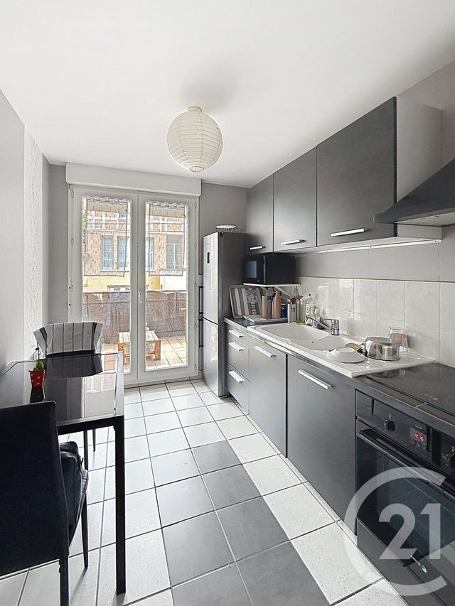 Appartement F2 à vendre - 2 pièces - 49.75 m2 - CLERMONT FERRAND - 63 - AUVERGNE - Century 21 Stéphane Roume Immobilier