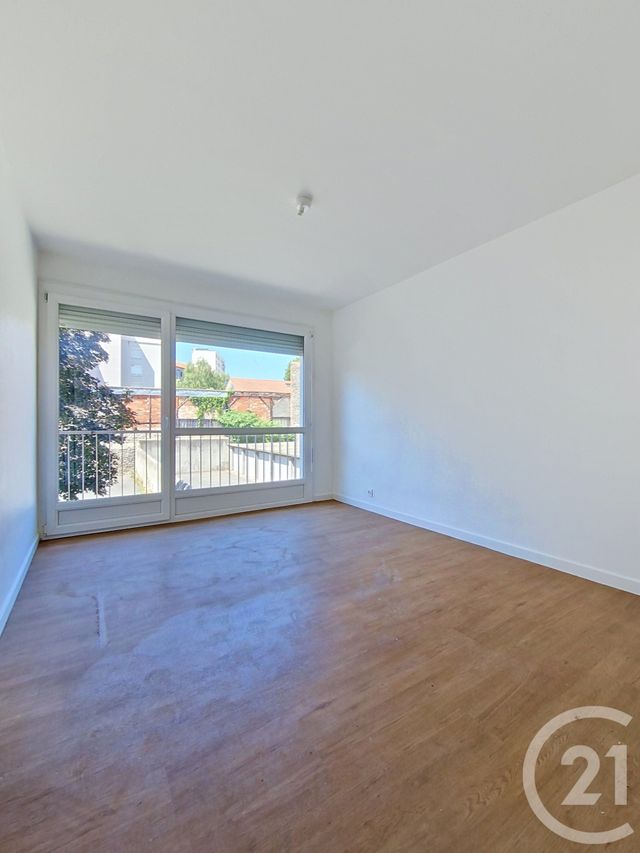 Appartement T3 à vendre - 3 pièces - 64.39 m2 - CLERMONT FERRAND - 63 - AUVERGNE - Century 21 Stéphane Roume Immobilier