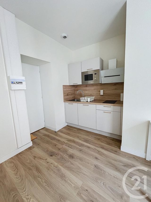 Appartement F1 à louer - 1 pièce - 16.9 m2 - CLERMONT FERRAND - 63 - AUVERGNE - Century 21 Stéphane Roume Immobilier