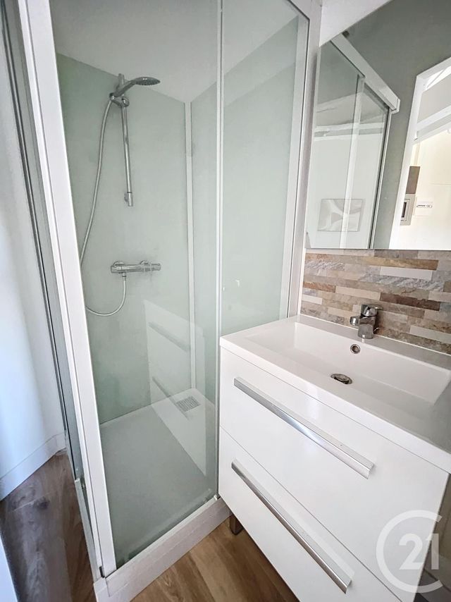 Appartement Studio à louer - 1 pièce - 12.4 m2 - CLERMONT FERRAND - 63 - AUVERGNE - Century 21 Stéphane Roume Immobilier