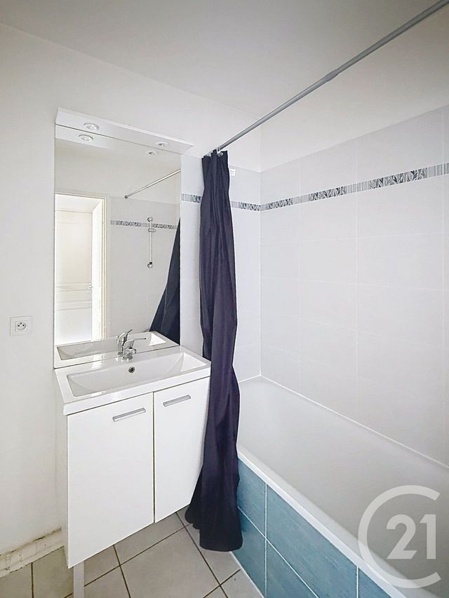 Appartement F2 à vendre - 2 pièces - 37.28 m2 - CLERMONT FERRAND - 63 - AUVERGNE - Century 21 Stéphane Roume Immobilier