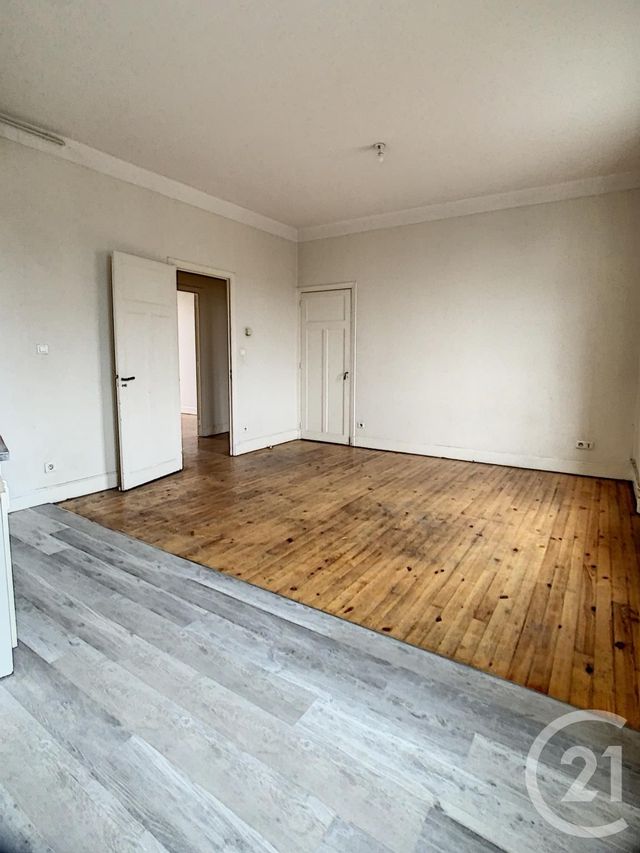 Appartement F3 à louer - 3 pièces - 56.1 m2 - CLERMONT FERRAND - 63 - AUVERGNE - Century 21 Stéphane Roume Immobilier
